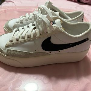 Nike Blazer (Platform)